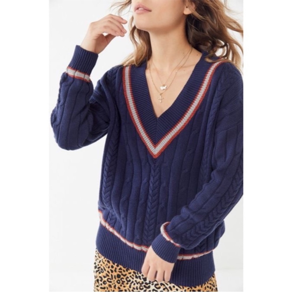 Urban Outfitters ‘Alexandra’ Cable Knit V-Neck Sweater - Picture 7 of 7